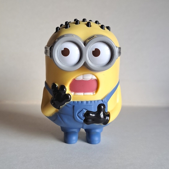 2013 Universal Studios Minion Figures McDonald's Toys Banana Minion Cake Topper - Picture 4 of 9